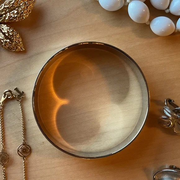 Trifari LOT of Necklaces, Bracelets, Brooch & Clip On Earrings Collection - Picture 9 of 15